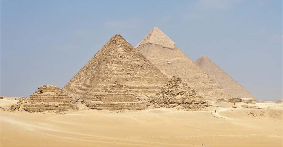 From Hurghada: Pyramids and Egyptian Museum Tour & Boat Ride - Lunch, shopping stops, and the add-ons that can change your budget