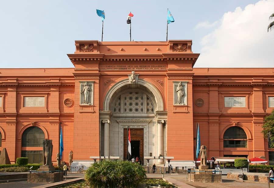 From Hurghada: Pyramids and Egyptian Museum Tour & Boat Ride - What to bring from Hurghada: small items that make the long day survivable