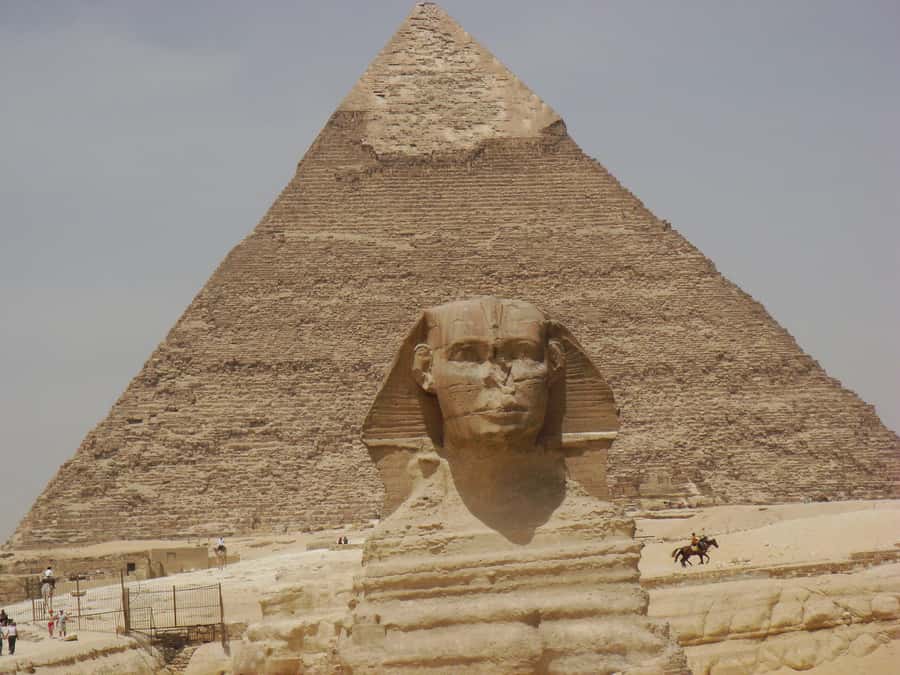 From Hurghada: Pyramids and Egyptian Museum Tour & Boat Ride - Tahrir Square and the Egyptian Museum: where your questions get answered fast