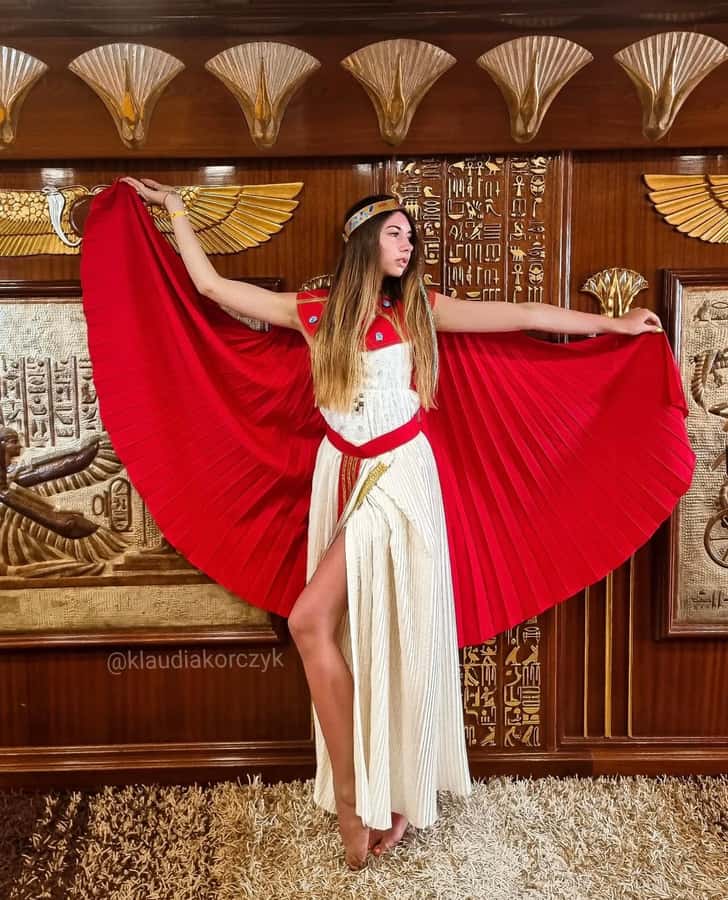 From Makadi: Nefertari Sunset or Morning Cruise With pickup - Costume Photos on Tutankhamun’s Throne: Fun, Quick, and Optional-Feeling