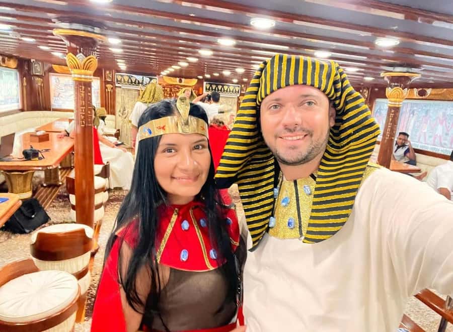 From Makadi: Nefertari Sunset or Morning Cruise With pickup - What You Eat on a Sea Day: 3-Course Seafood or Chicken Meal