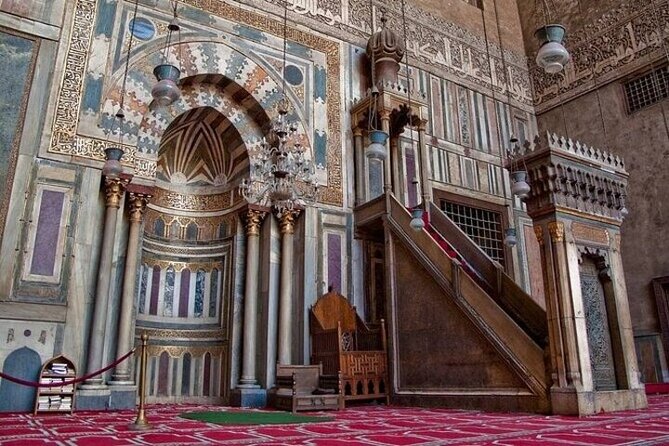 Full Day Giza Pyramids, Egyptian Museum and Khan El Khalili Bazar - What to Expect on the Ground: Crowd, Heat, and Photo Strategy