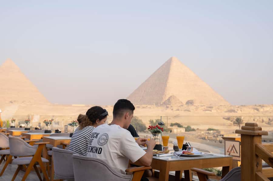 Giza: Dinner with Pyramids All Around You at Rooftop7000 - Who this dinner night suits best