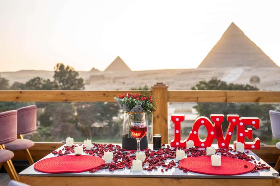 Giza: Dinner with Pyramids All Around You at Rooftop7000 - Should you book this Giza dinner at The Great Pyramid Inn?