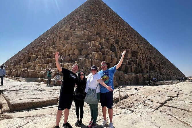Giza Epic Adventure: Pyramids, Sphinx & Khafre’s Valley Temple - The guide you’ll remember: Hosni’s style of hosting