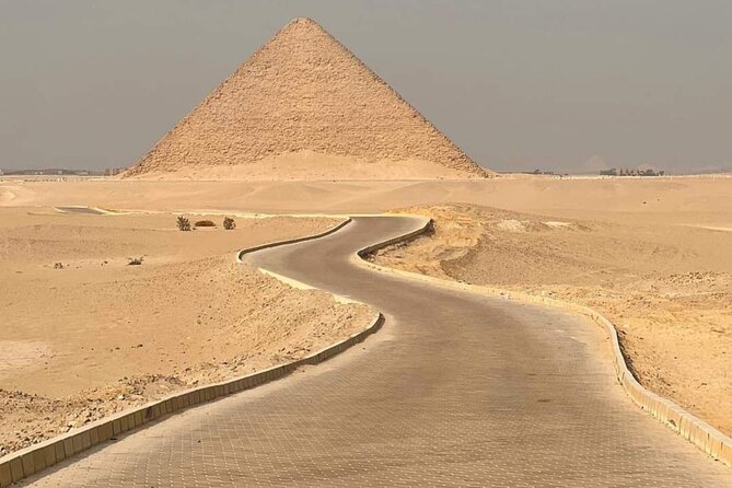 Great Pyramids of Giza, Guardian Sphinx, Sakkara and Dahshour - The Great Sphinx: Scale You Feel in Your Neck