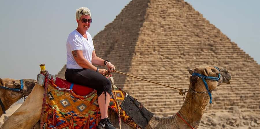 Half-Day Cairo Sightseeing Tour to Pyramids of Giza & Sphinx - What to bring for a comfortable desert morning