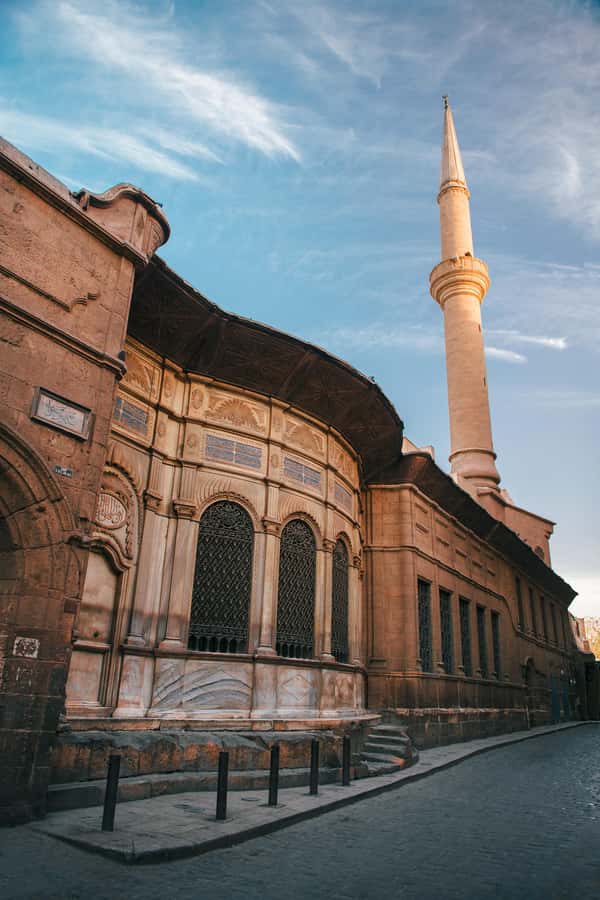 Half Day Tour: El Moez Street, Al Azhar Park and Bazar - The traditional bazaar stop, bargaining, and cultural shopping time
