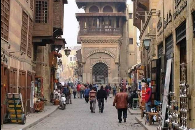 Half Day Tour: El Moez Street, Al Azhar Park and Khan EL Khalili Bazaar - El Moez Street and the medieval gates: Bab El Fetouh and Bab El Nasr