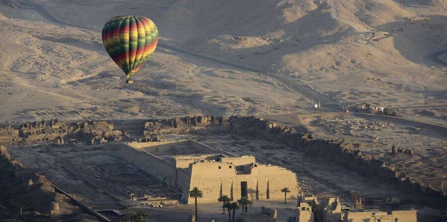 Hurghada: 2-Day Luxor Tour with Hotel, Balloon, & Boat Ride - Sunset Felucca on the Nile: the calm, scenic break