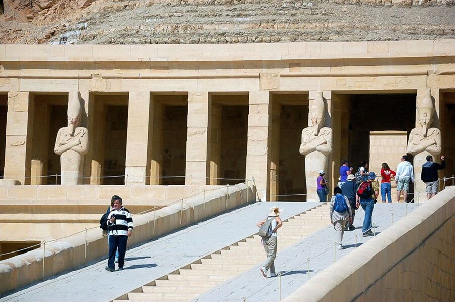Hurghada: 2-Day Luxor Tour with Hotel, Balloon, & Nile Boat - Day 1 at Karnak: the temple maze, explained the smart way