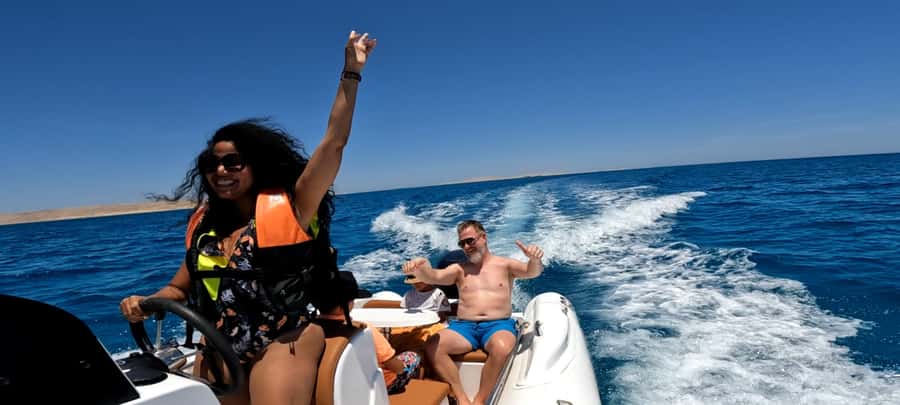 Hurghada: 3-Island Speedboat, Dolphin Watching & Snorkeling - Snorkeling at two reef stops, plus the shipwreck session