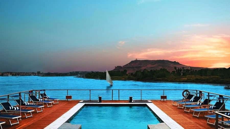 Hurghada: 5 Days Nile Cruise with Guided Tours & Abu Simbel - Hurghada to Luxor: the smooth start (and what it costs you in time)
