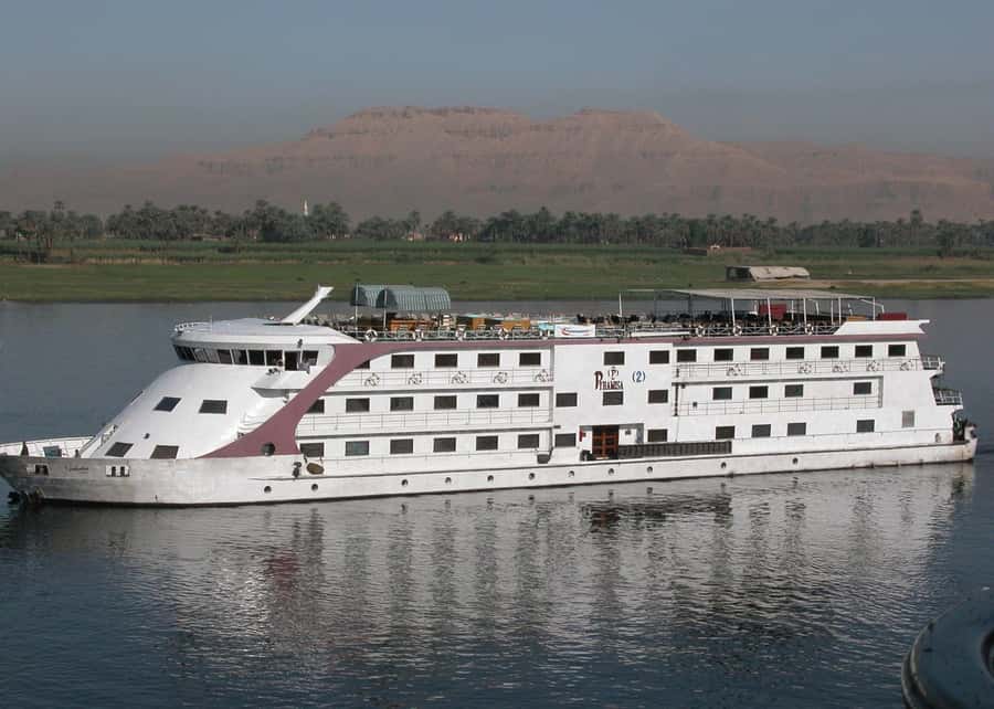 Hurghada: 5 Days Nile Cruise with Guided Tours & Abu Simbel - Your 5-star Nile cruise stay: meals, cabin reality, and the staff effort