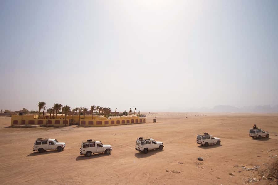Hurghada: 6-Hour Jeep Desert Safari, Dinner, and Show - Stars Through a Digital Telescope, Then Head Back