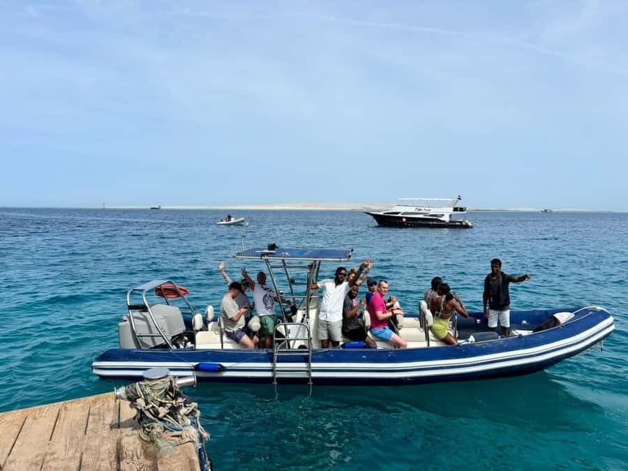 Hurghada: 6 Islands Tour with Dolphin Watching & Snorkelling - Ending at Juzur Abu Minqar: Sandbank Walking and a Peaceful Finish