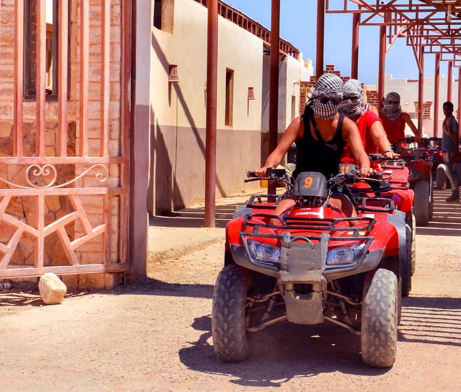 Hurghada: ATV Tour with Camel Ride, Dinner Show & Stargazing - Dinner show in Hurghada: food, entertainment, and how to enjoy the wait