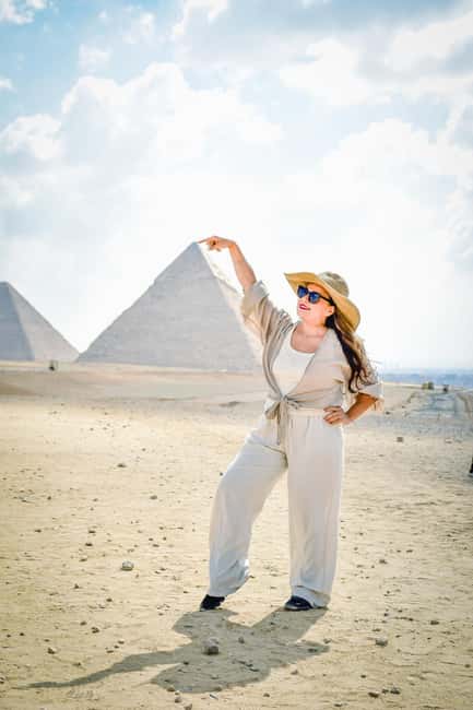 Hurghada: Cairo Pyramids, Sphinx & Egyptian Museum Day Trip - Giza Plateau first: Great Pyramid of Khufu and the right kind of photos