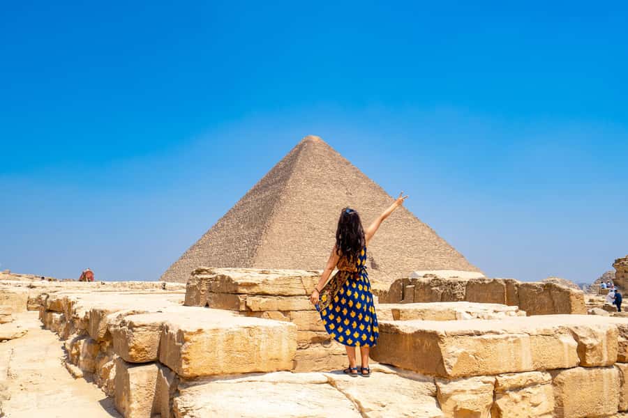 Hurghada: Cairo Pyramids, Sphinx, Museum & Bazaar Day Tour - Hurghada to Cairo: the early start and what the ride sets up