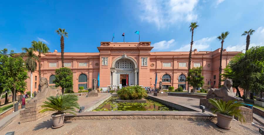 Hurghada: Cairo Pyramids, Sphinx, Museum & Bazaar Day Tour - The Great Pyramid at Giza: what you can see without entering