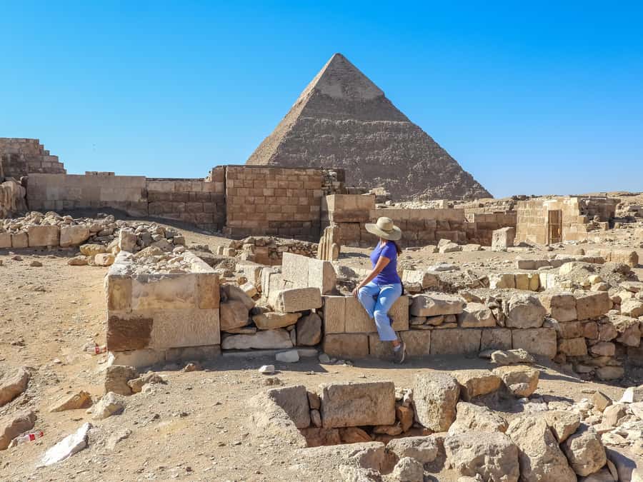 Hurghada: Cairo Pyramids, Sphinx, Museum & Bazaar Day Tour - Guide quality: the difference between seeing and understanding