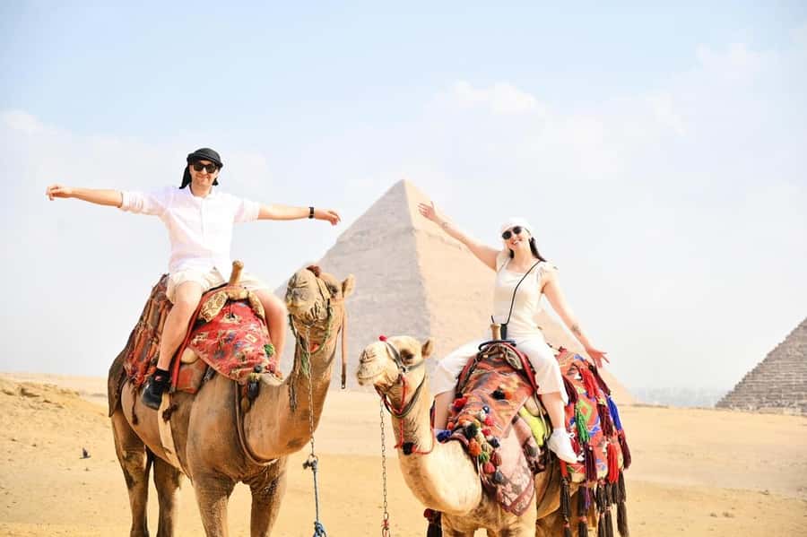 Hurghada: Cairo Pyramids, Sphinx, Museum & Bazaar Day Tour - Giza Plateau first: how the day makes sense before you walk into crowds
