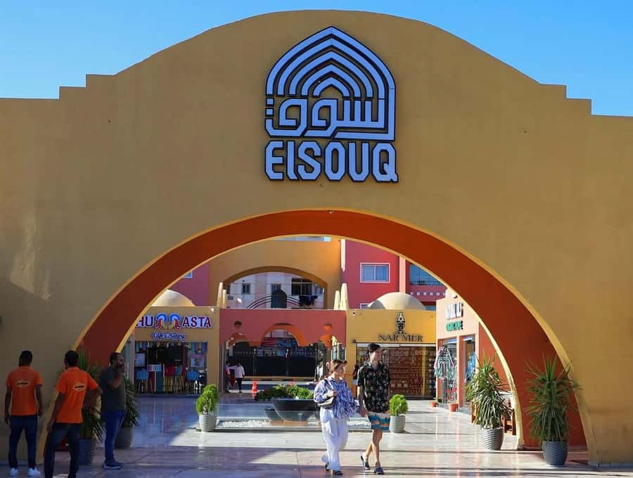 Hurghada: City Guided Tour with Local Market Stop - How guides like Mina, Ahmed, Zezo, and Hisham can change the feel of the tour