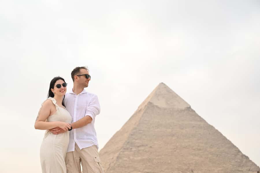 Hurghada Day Trip to Giza Pyramids, Sphinx, Museum and lunch - The Sphinx and Valley Temple: short stops that still feel meaningful