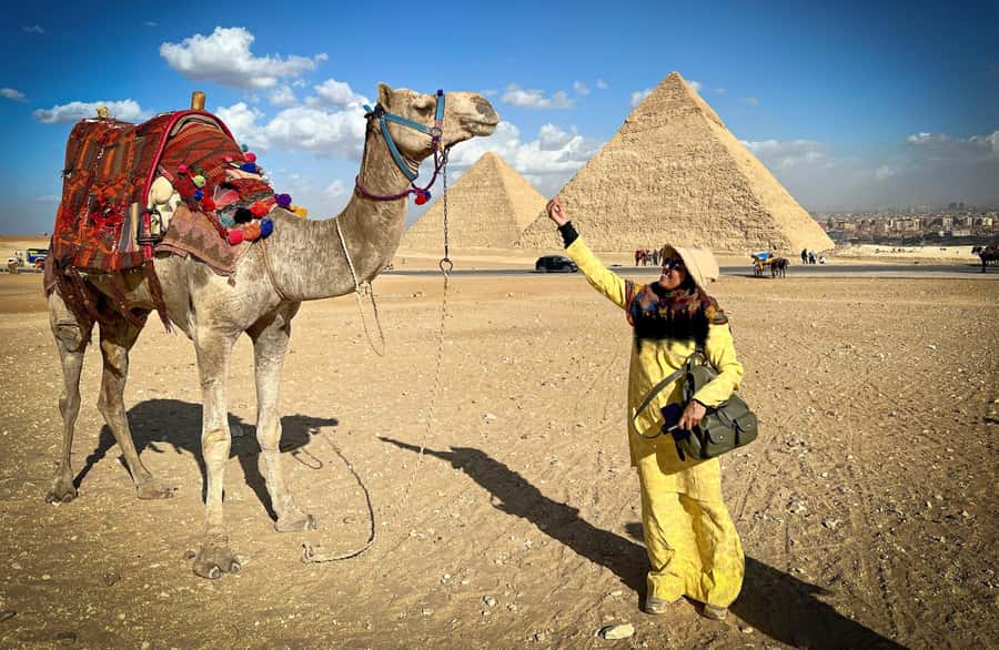 Hurghada Day Trip to Giza Pyramids, Sphinx, Museum and lunch - Lunch in Giza: included, filling, and timed for the next big stop
