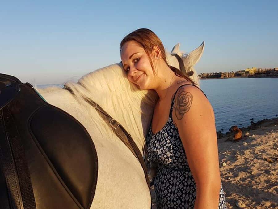 Hurghada: Desert and Sea Horseback Riding Tour with Transfer - The 2-hour ride plan, what happens in the desert