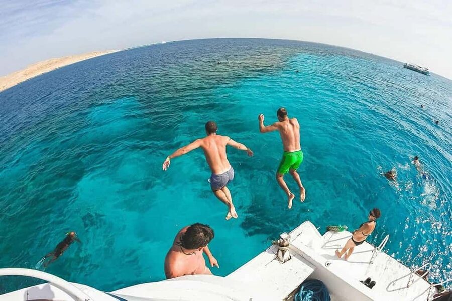 Hurghada: Dolphin & Coral Reef Snorkeling Tour with Lunch - Things to Watch for, Based on Real-World Experience