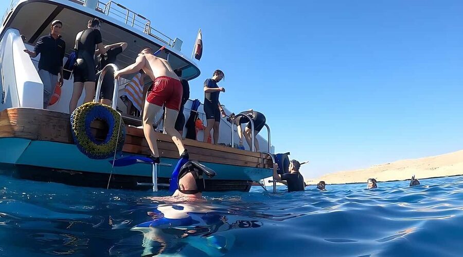 Hurghada:Eden Island Full-Day Trip with Water sports & Lunch - 1.5 hours on Eden Island: beach time that needs the right footwear