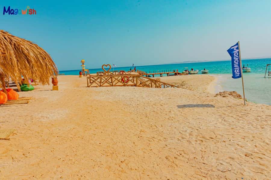 Hurghada: Elegance Yacht Cruise To Orange & Magawish island - Optional 5-Minute Parasailing: A Quick Thrill Over the Red Sea