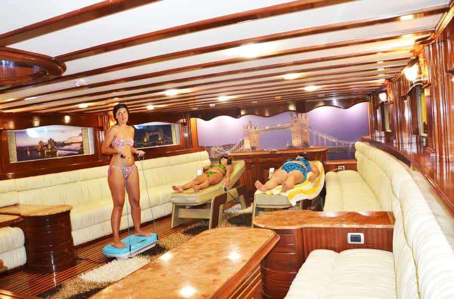 Hurghada: Elite vip snorkeling cruise with BBQ buffet lunch - BBQ buffet lunch on board: the part you will actually look forward to
