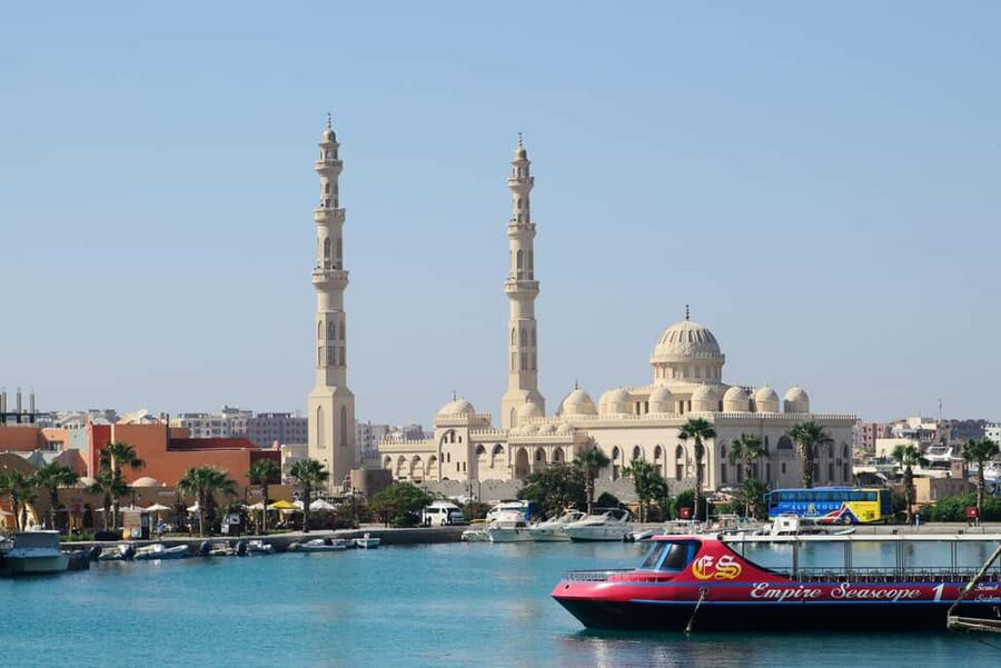 Hurghada: Empire Submarine Boat Trip with Snorkel and Drinks - Staff, Cleanliness, and the Family-Friendly Flow