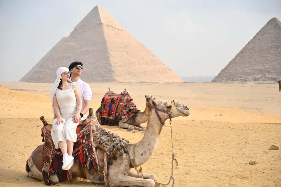 Hurghada: Giza Pyramids, Sphinx, Museum & Old Souq Day Trip - From Hurghada to Cairo: the long ride that shapes your day