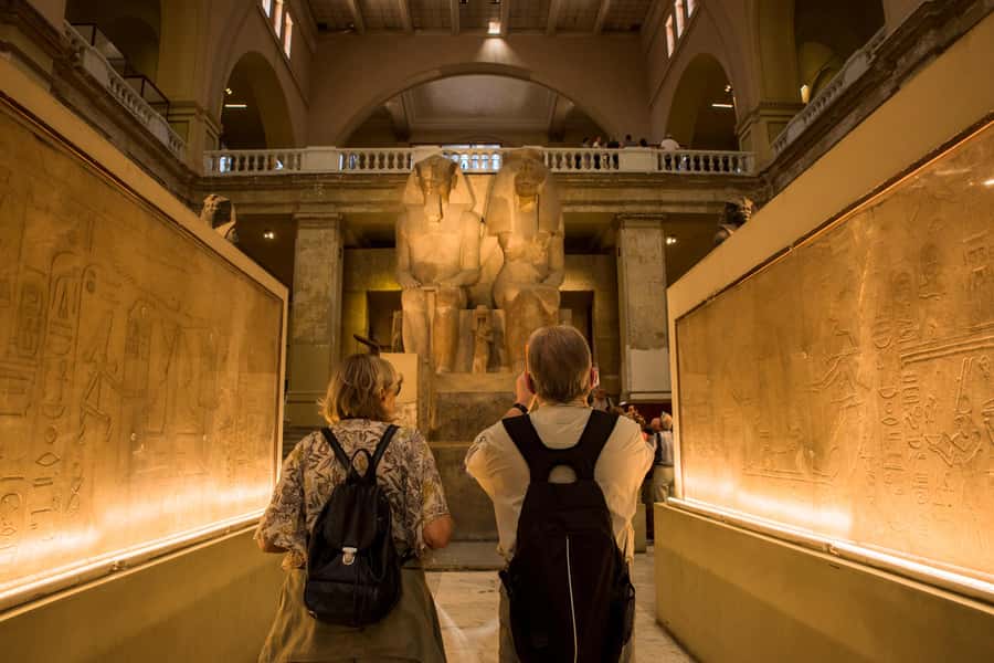Hurghada: Giza Pyramids, Sphinx, Museum & Old Souq Day Trip - Egyptian Museum: 120,000 artifacts, and why your guide helps