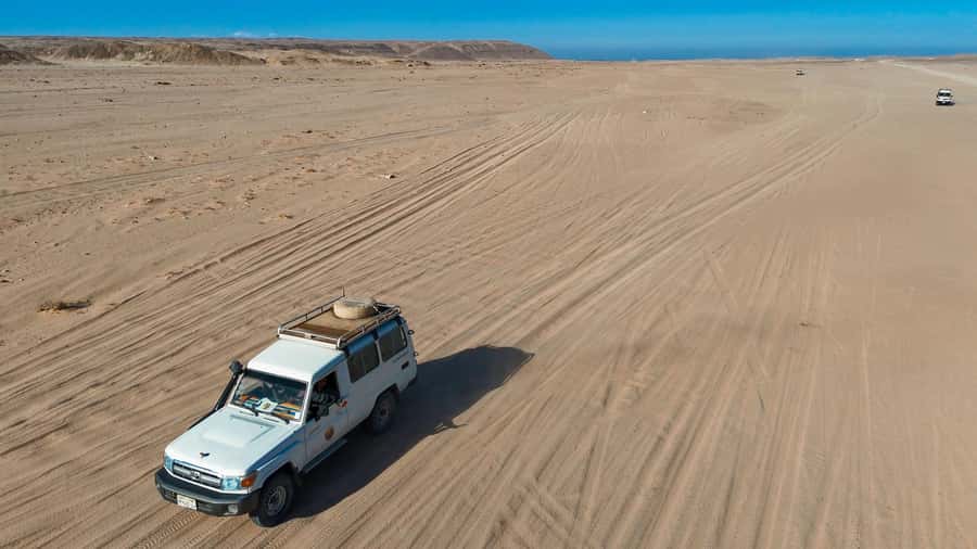 Hurghada: Jeep Safari with Camel Ride, Dinner and Show - Guides Make the Difference: What Standout Service Looks Like