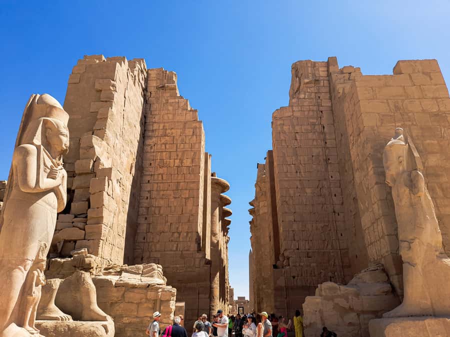 Hurghada: Luxor Highlights All-Inclusive Tour & Balloon Ride - Colossi of Memnon: stop for scale, then move on