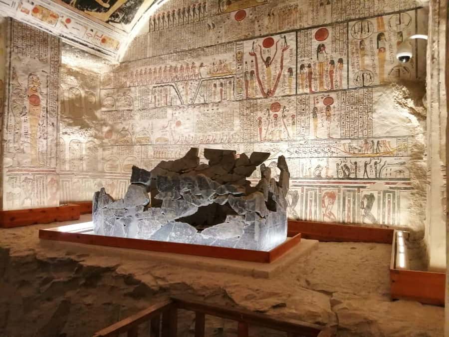 Hurghada: Luxor Highlights & King Tut Tomb Tour with Lunch - Colossi of Memnon and Amenhotep III: Big Statues, Big Perspective