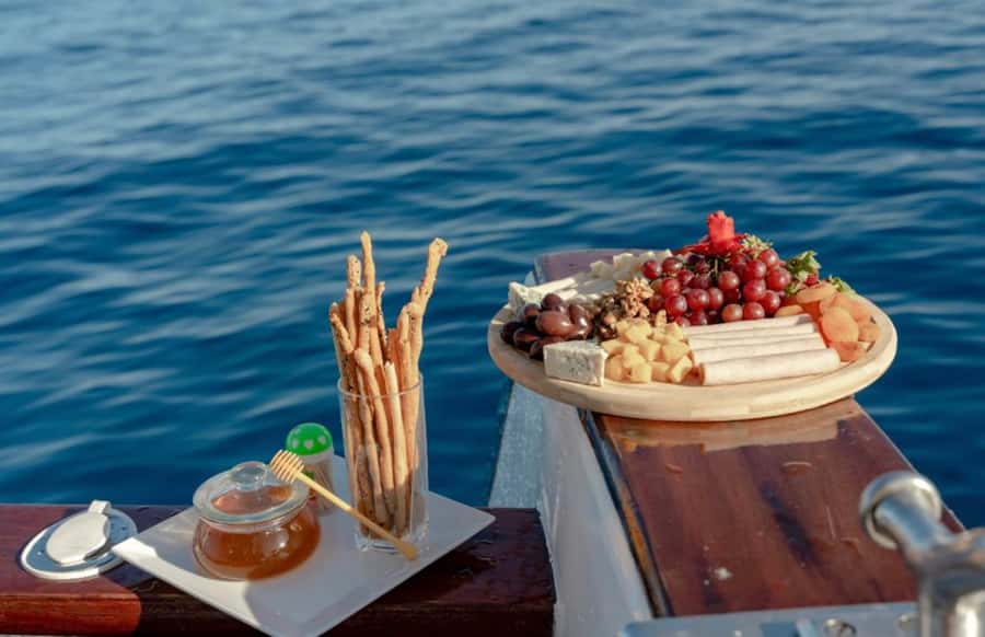 Hurghada: Luxury Yacht Trip with Personal Crew and Chef - Lunch and Snacks Onboard: A Meal That Actually Holds Up