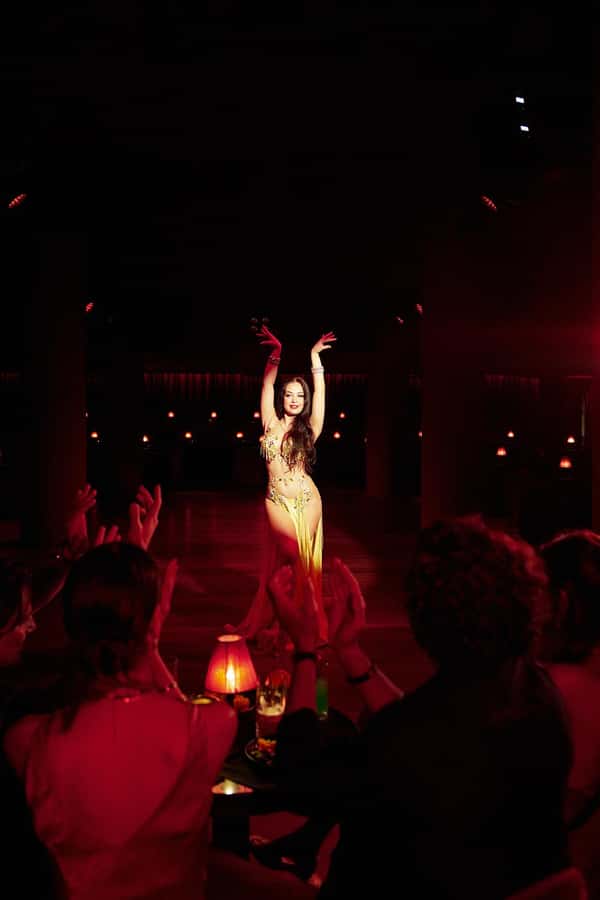 Hurghada: Naz Cabaret ticket with beverages - FAQ