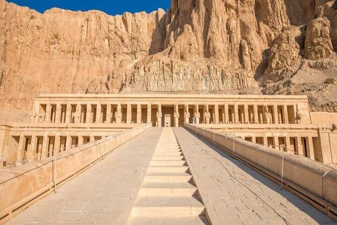 Hurghada: Over Day Tour to Luxor & Balloon Ride & Felucca - Colossi of Memnon: a short stop that still works for photos