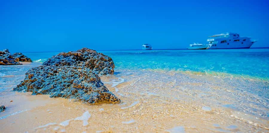 Hurghada: Paradise Island Yacht Cruise, Lunch & Snorkeling - Who should book this Paradise Island yacht or speedboat day