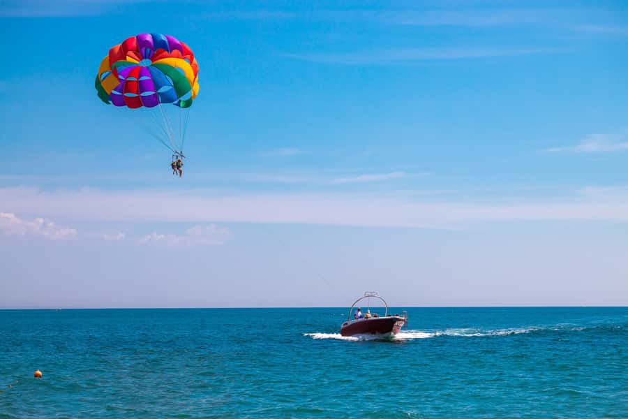 Hurghada: Parasailing Adventure on the Red Sea - Seeing Hurghada from Above: Red Sea Water and Desert Views