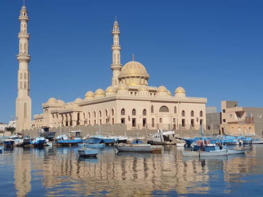 Hurghada: Private or Shared City Tour with Guide & Shopping - El Mina Mosque and St. Shenouda Church, One Route, Two Worlds
