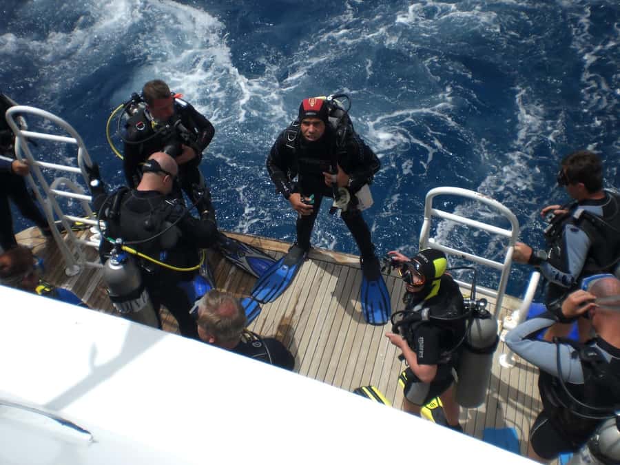 Hurghada, Professionals Diving in Open Water Tour with Lunch - Scuba gear and briefing: what you actually get