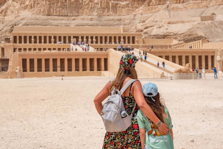Hurghada: Valley of Kings Hatshepsut & Karnak Luxor Day Trip - Mortuary Temple of Hatshepsut: The West Bank stop that rewards patience