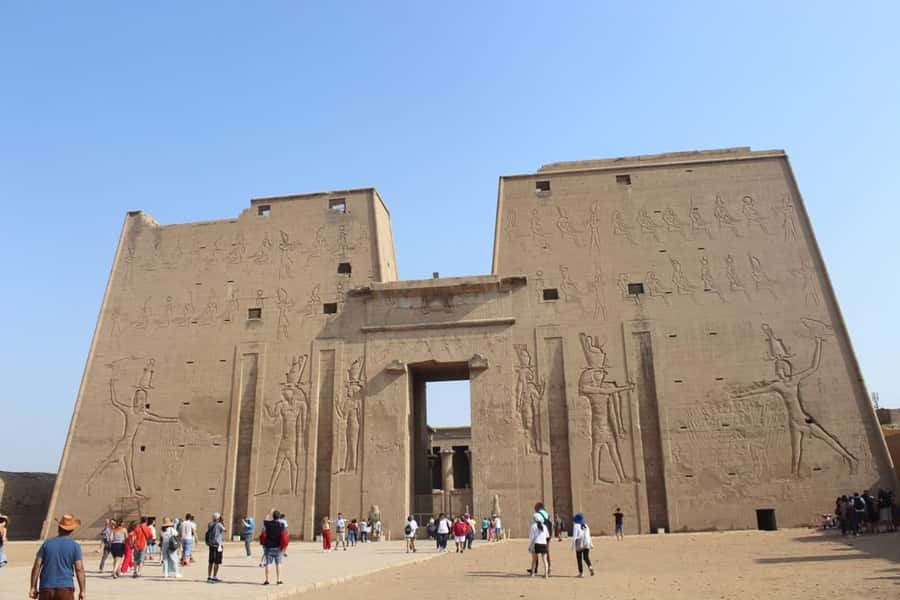 Luxor: 4 Days Nile Cruise with Guided Tours & Abu Simbel - Day 1 in Luxor: Valley of the Kings and Hatshepsut with a Guided Edge