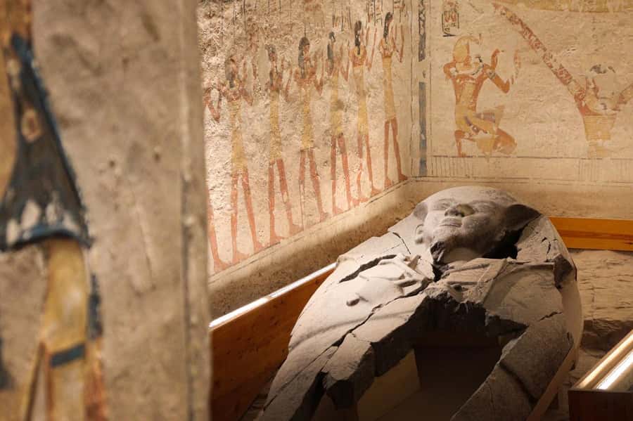 Luxor Day Trip from Hurghada Small Group & Tutankhamun Tomb - Valley of the Kings: The Tomb Zone That Makes You Think